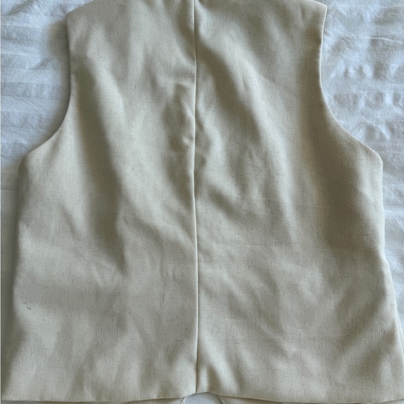 Button-Up Vest - Picture 2 of 2